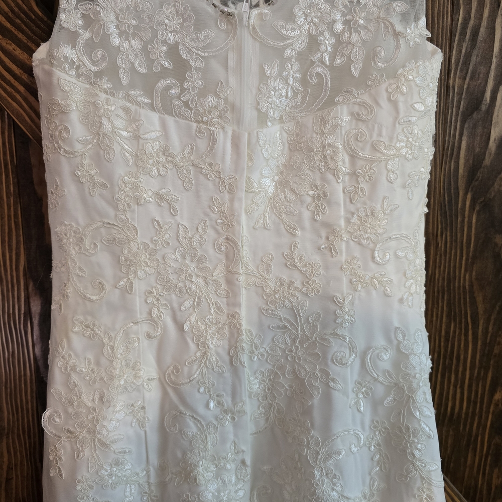 NWOT Elegant White Wedding Gown With Floral Lace Bodice Tulle Overlay Size 2 - Picture 5 of 13